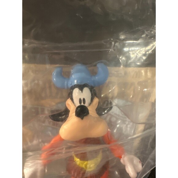 Disney Goofy in Norway 1993 McDonald’s EPCOT Happy Meal Toy Sealed - Picture 5 of 7